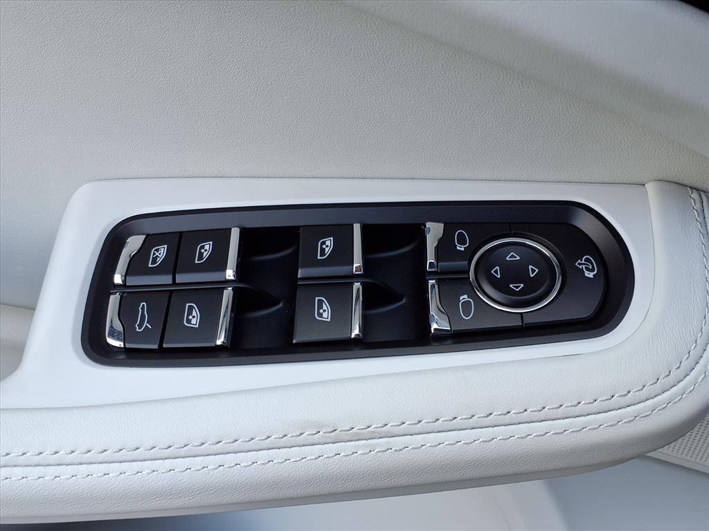 new 2025 Porsche Macan car