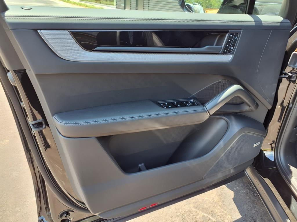 new 2025 Porsche Cayenne car