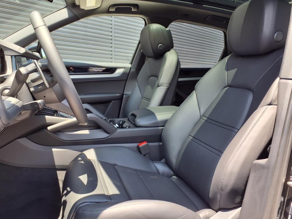 new 2025 Porsche Cayenne car