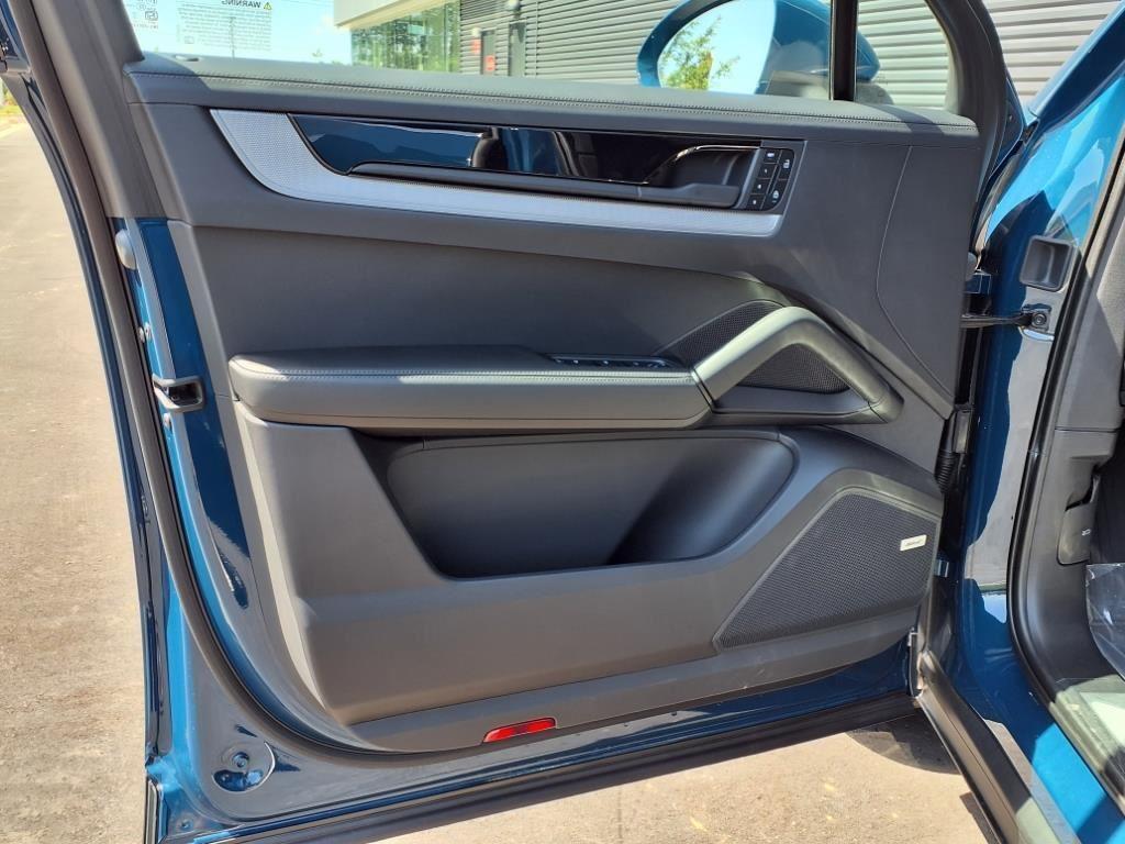new 2025 Porsche Cayenne car, priced at $130,285