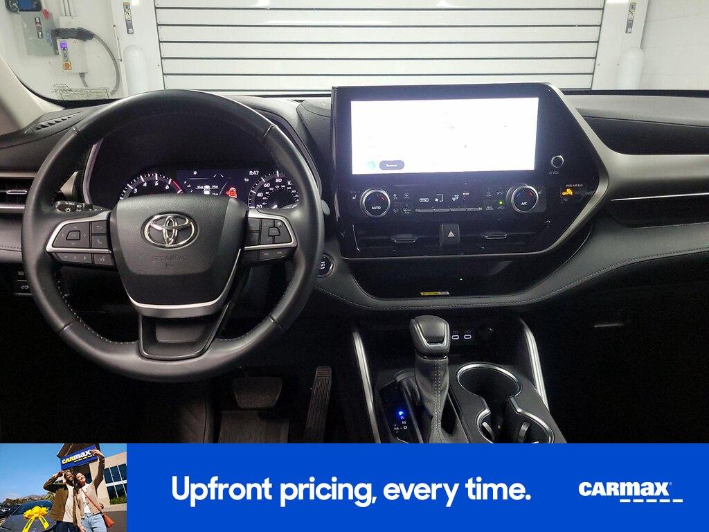 used 2023 Toyota Highlander car, priced at $36,998