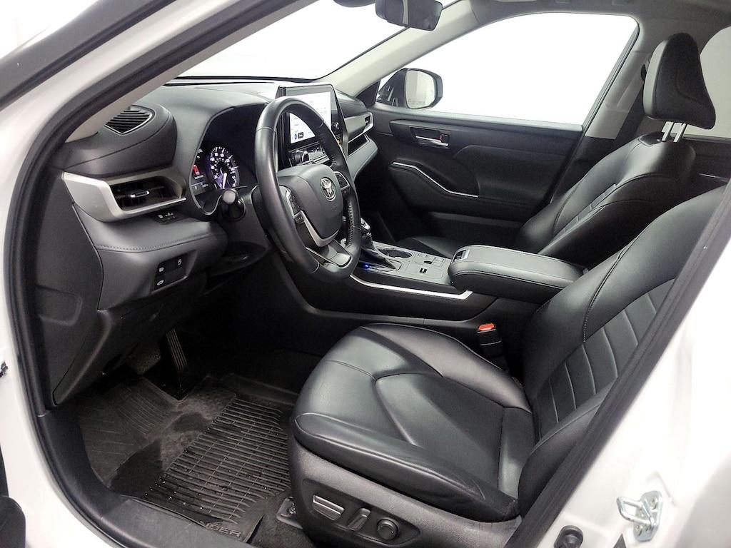used 2023 Toyota Highlander car, priced at $36,998