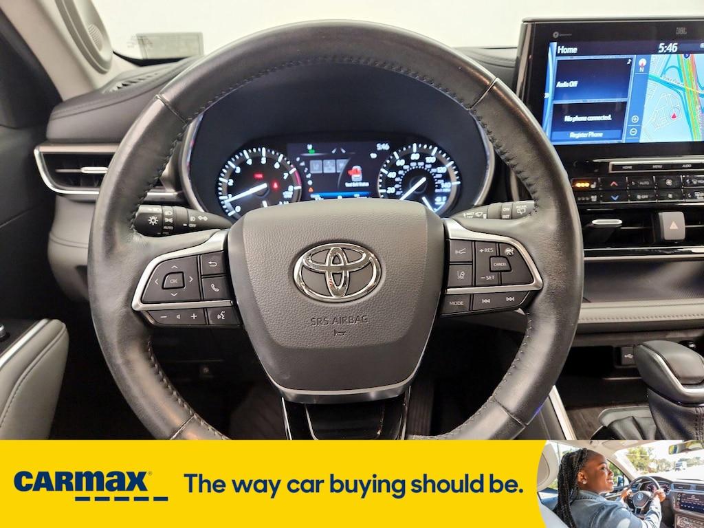 used 2021 Toyota Highlander car, priced at $40,998