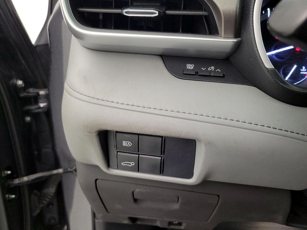 used 2021 Toyota Highlander car, priced at $34,998
