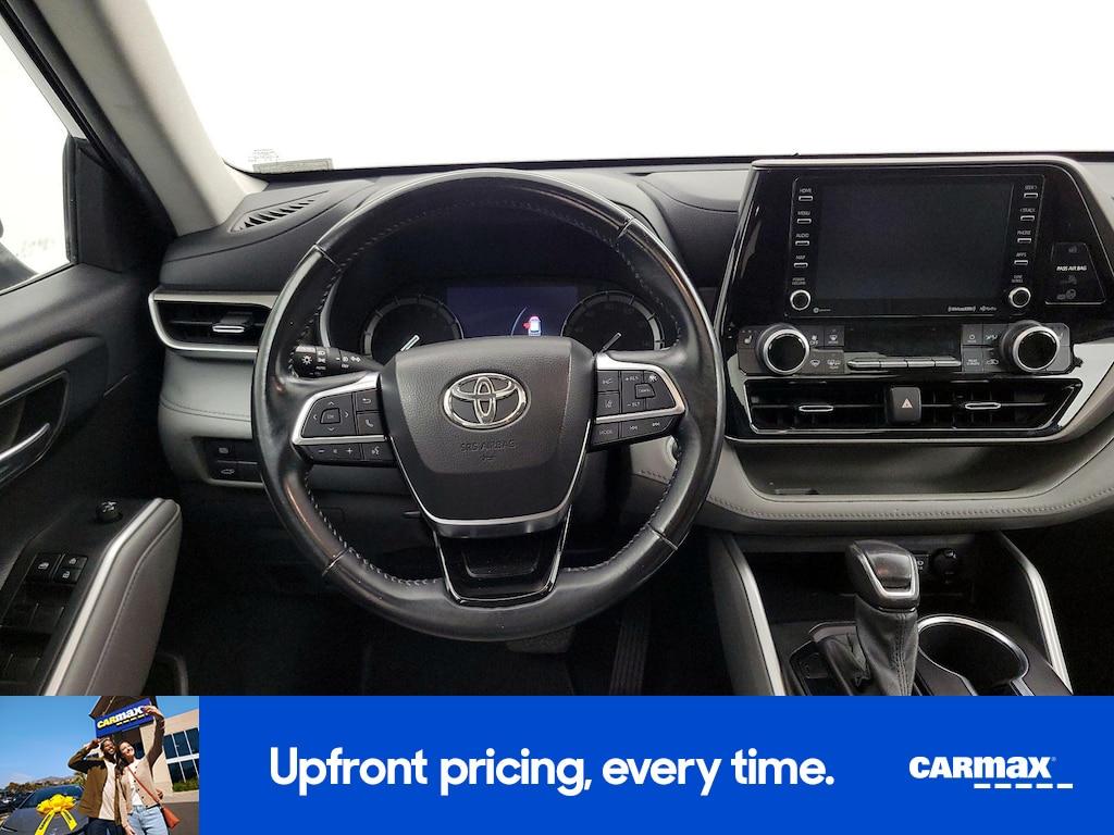 used 2021 Toyota Highlander car, priced at $34,998