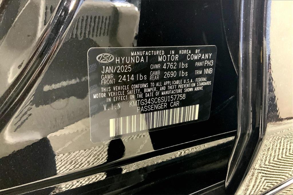 new 2025 Genesis G70 car, priced at $50,108