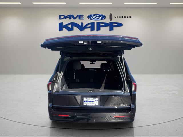 new 2025 Lincoln Navigator car, priced at $109,785