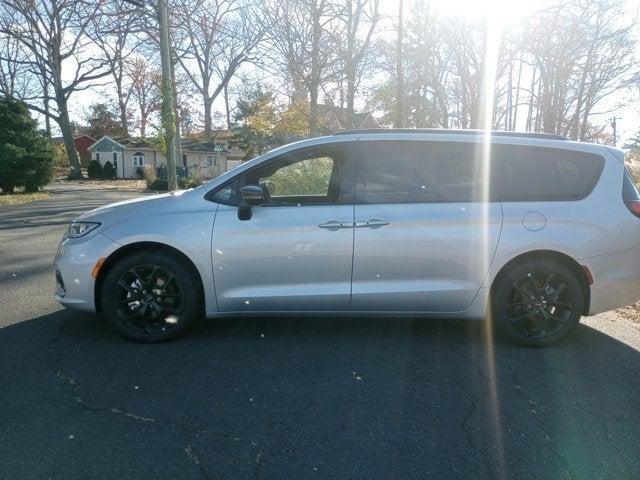 new 2024 Chrysler Pacifica car, priced at $47,835