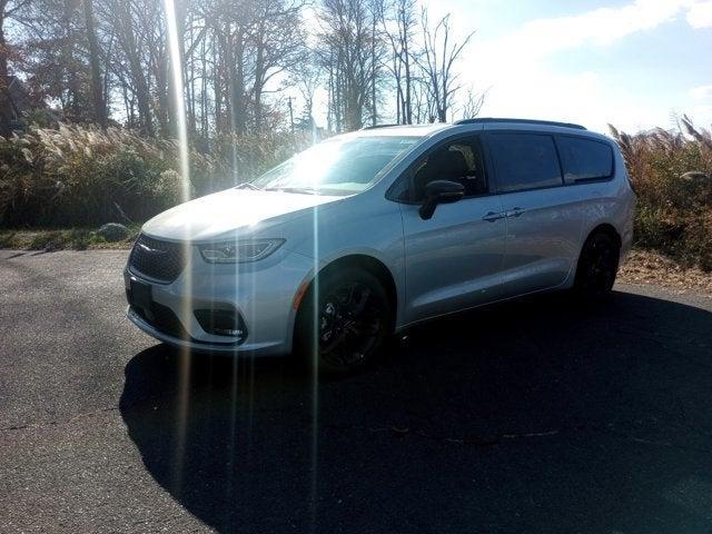 new 2024 Chrysler Pacifica car, priced at $47,835