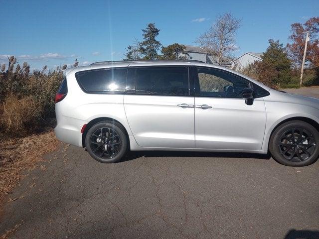 new 2024 Chrysler Pacifica car, priced at $47,835