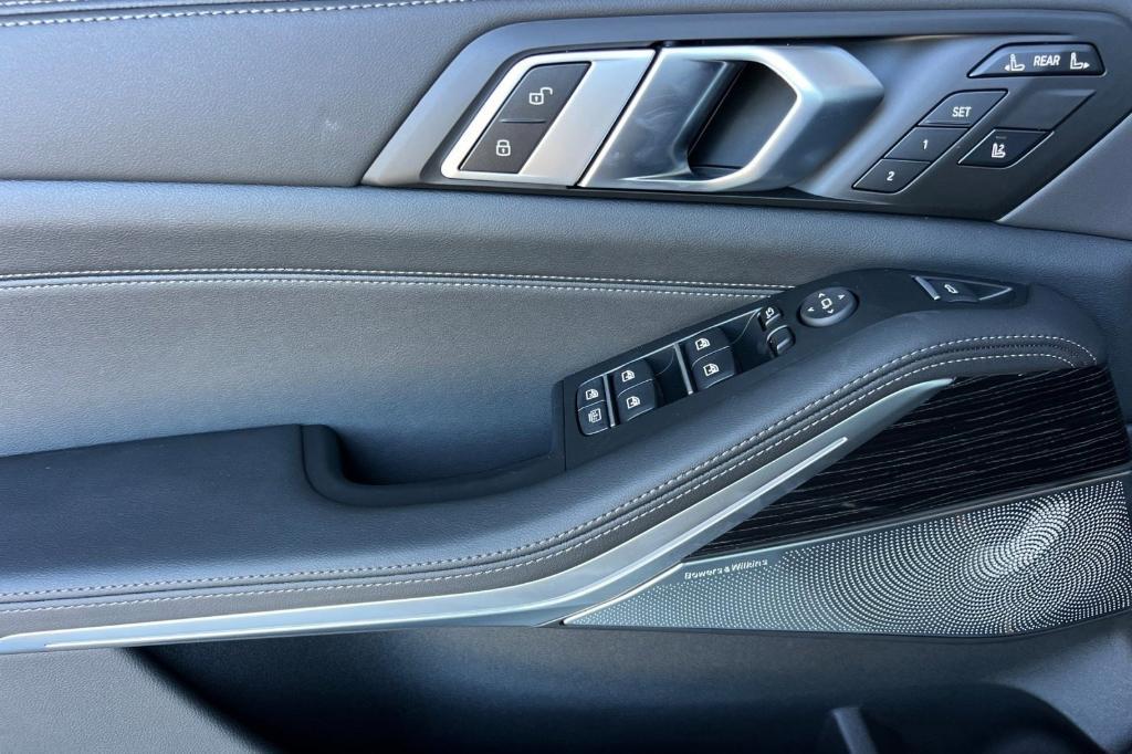new 2026 BMW X7 car, priced at $102,790