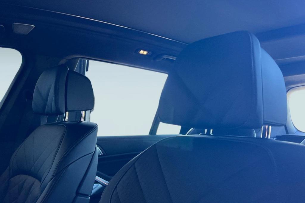 new 2026 BMW X7 car, priced at $102,790