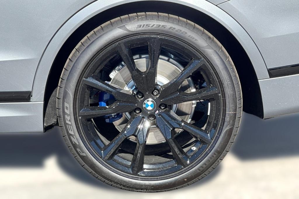 new 2026 BMW X7 car, priced at $102,790