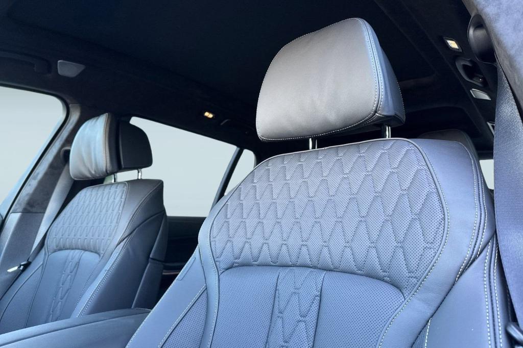 new 2026 BMW X7 car, priced at $106,840