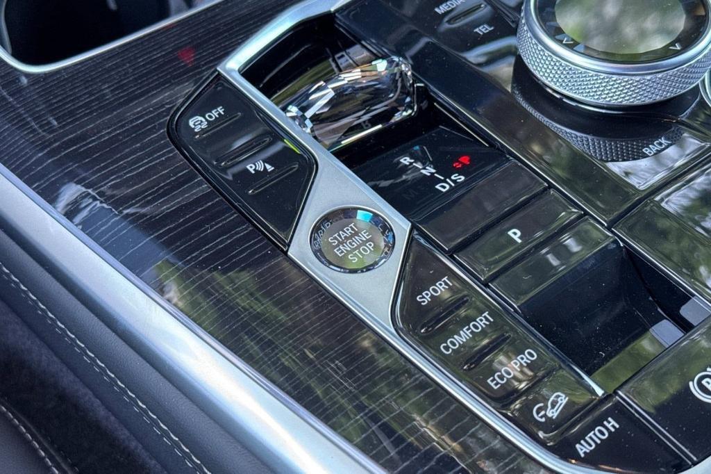 new 2026 BMW X7 car, priced at $106,840