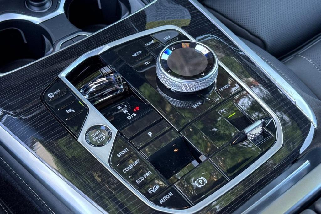 new 2026 BMW X7 car, priced at $106,840