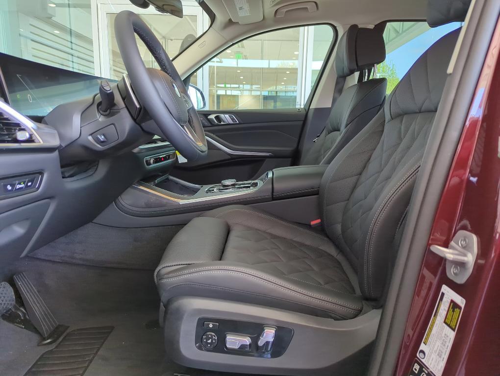 new 2025 BMW X7 car, priced at $92,700