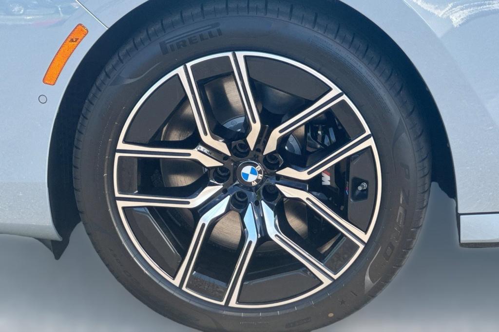 new 2025 BMW 760 car, priced at $137,875