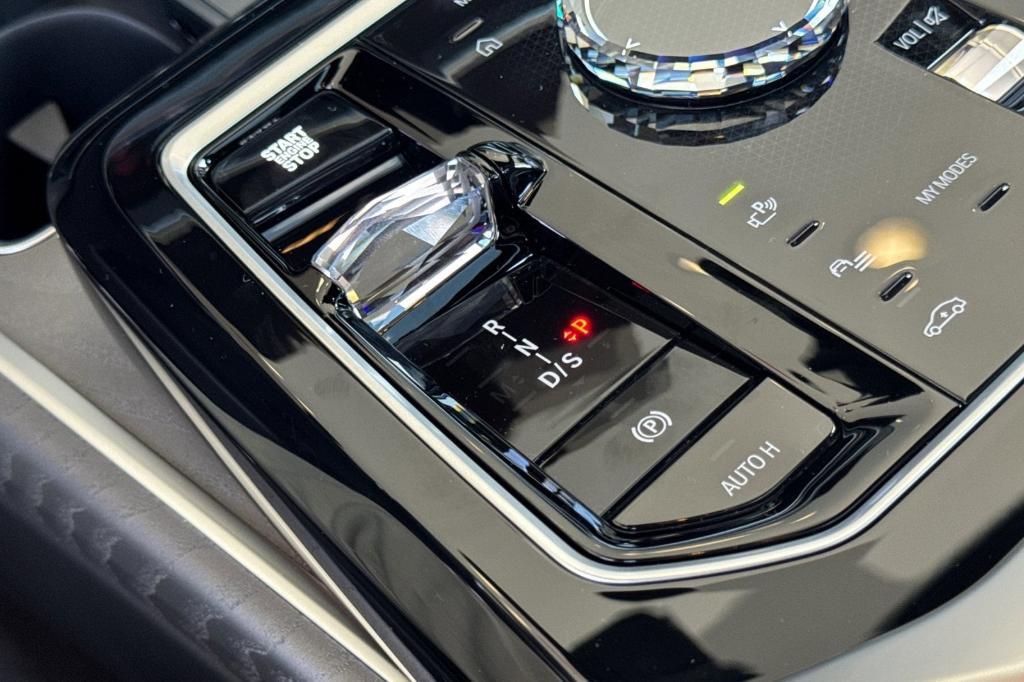 new 2025 BMW 760 car, priced at $137,875