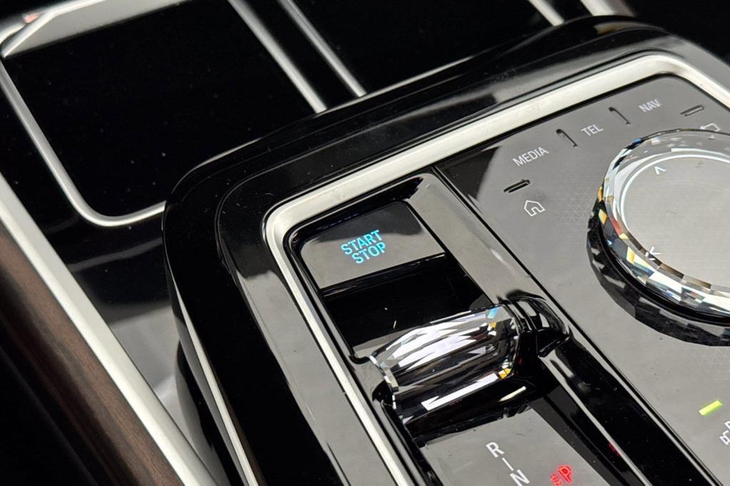 new 2025 BMW i7 car, priced at $139,555