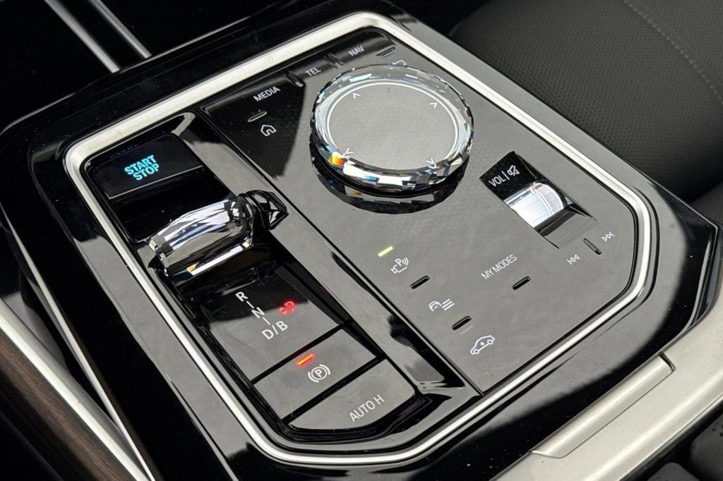 new 2025 BMW i7 car, priced at $139,555