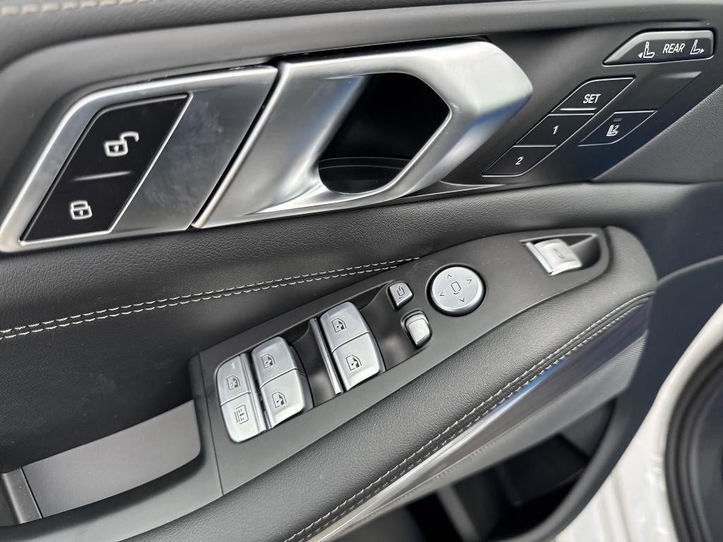 new 2025 BMW X7 car, priced at $93,700