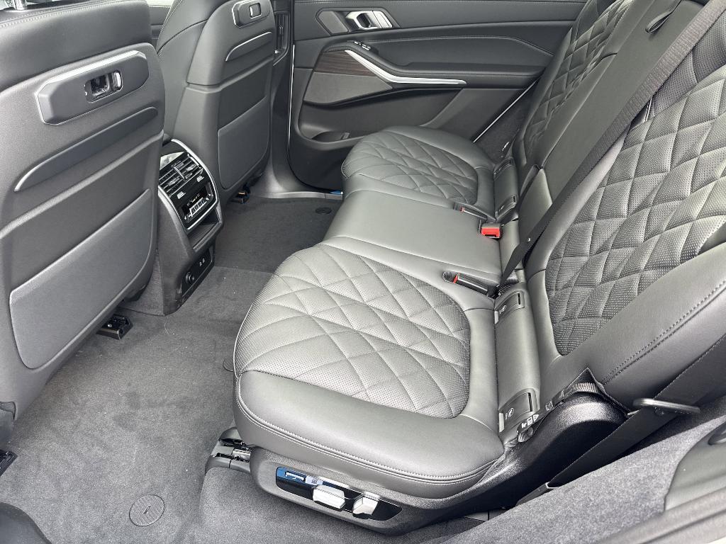 new 2025 BMW X7 car, priced at $93,700