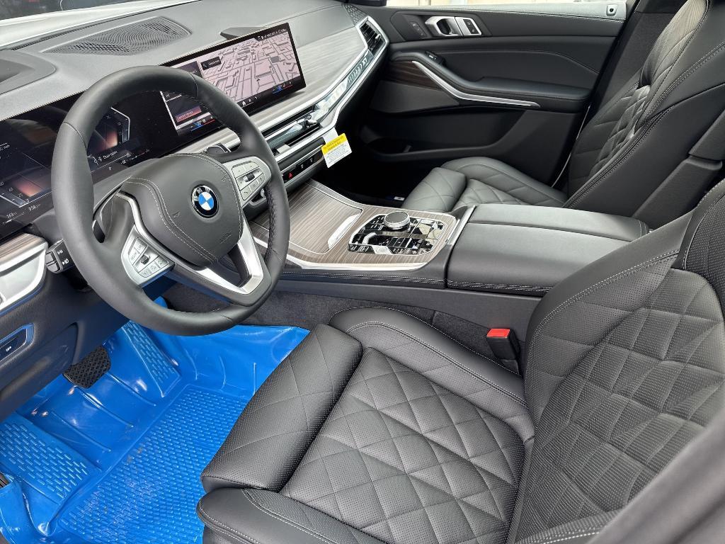 new 2025 BMW X7 car, priced at $93,700