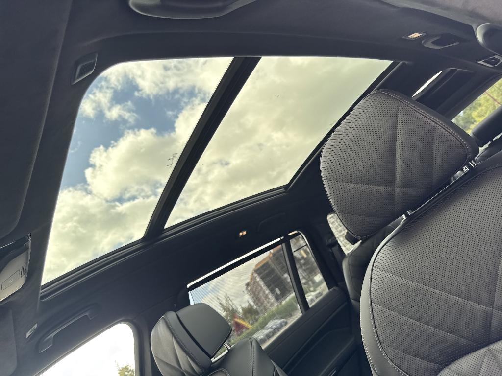 new 2025 BMW X7 car, priced at $93,700
