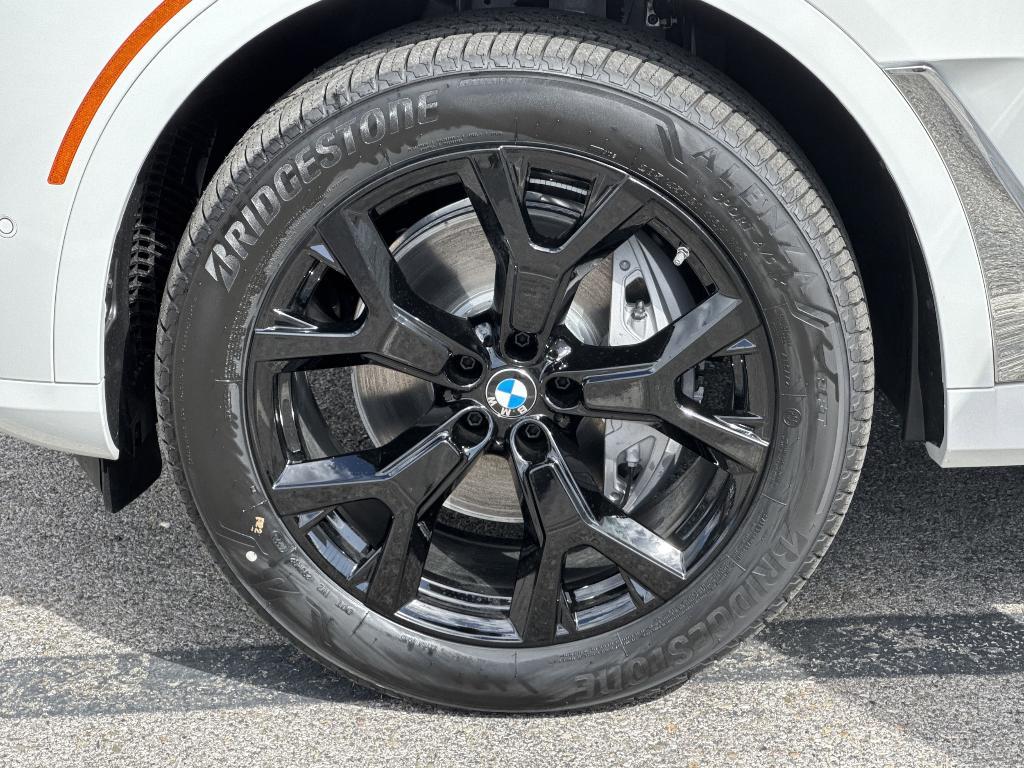 new 2025 BMW X7 car, priced at $93,700