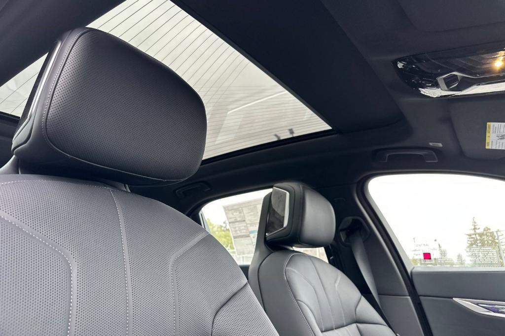 new 2025 BMW i7 car, priced at $111,325