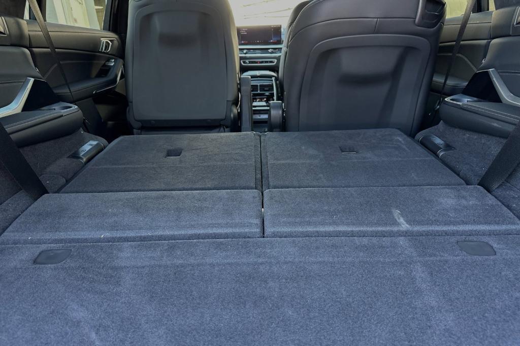 new 2025 BMW X7 car, priced at $98,200