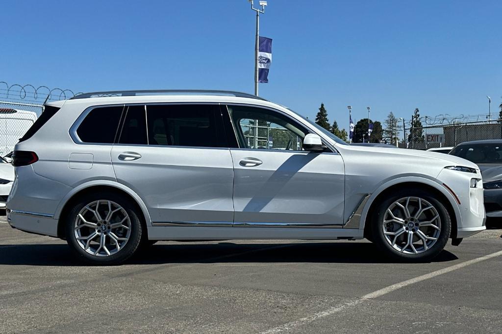 new 2025 BMW X7 car, priced at $89,025