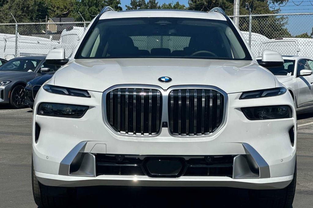 new 2025 BMW X7 car, priced at $89,025