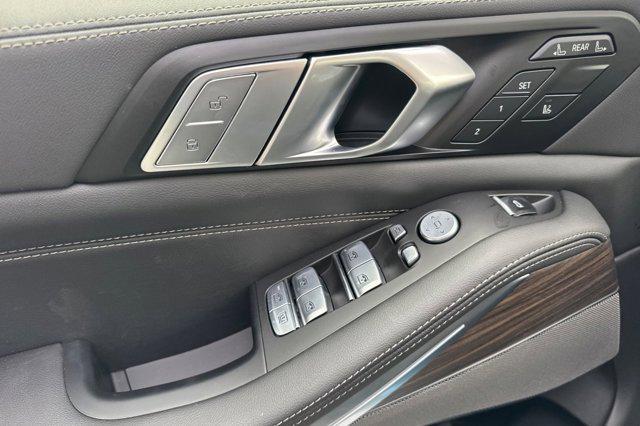 new 2026 BMW X7 car, priced at $92,540
