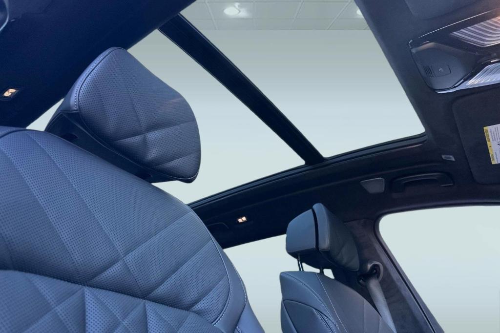 new 2026 BMW X7 car, priced at $104,540