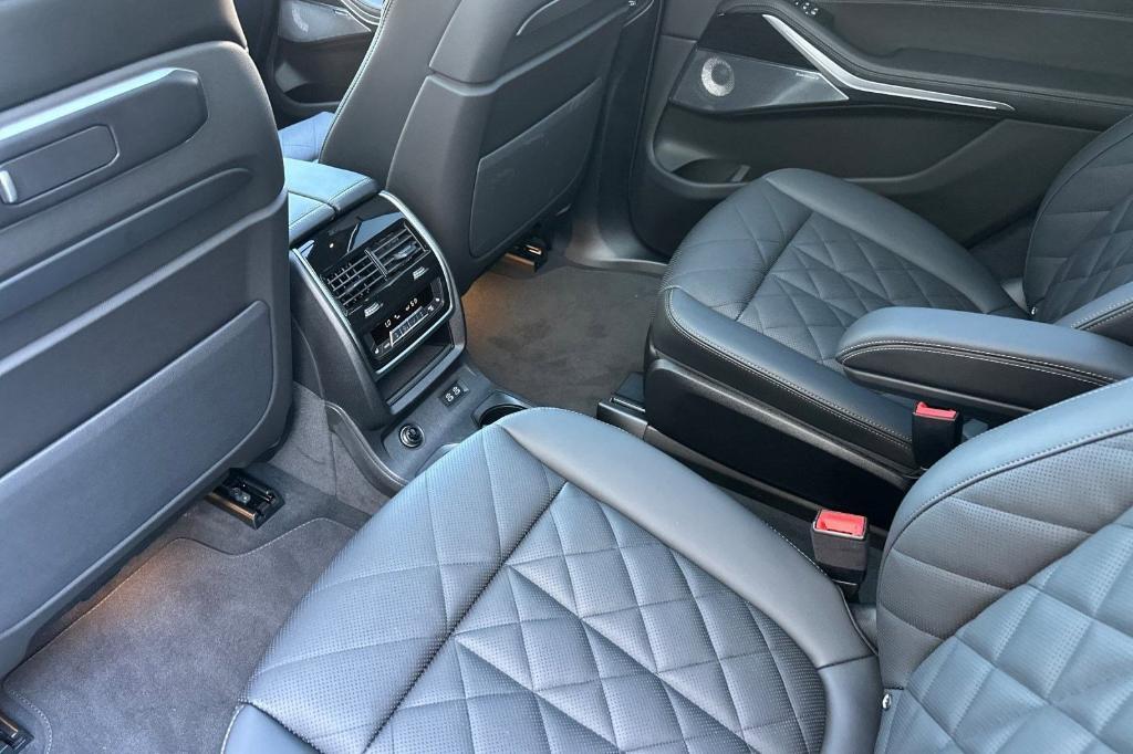 new 2026 BMW X7 car, priced at $104,540