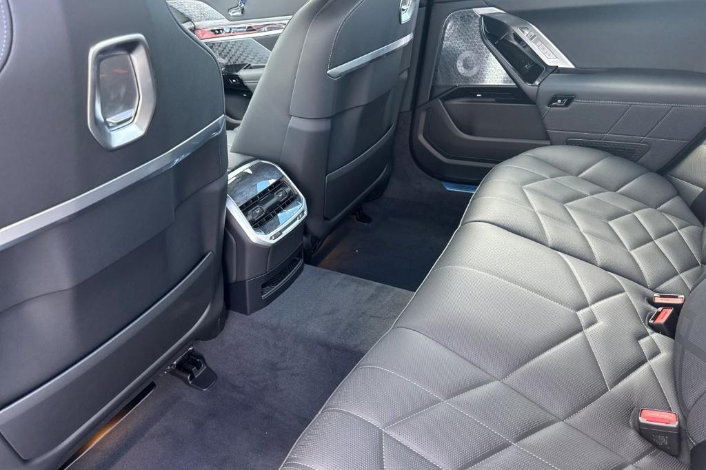new 2025 BMW 760 car, priced at $139,175