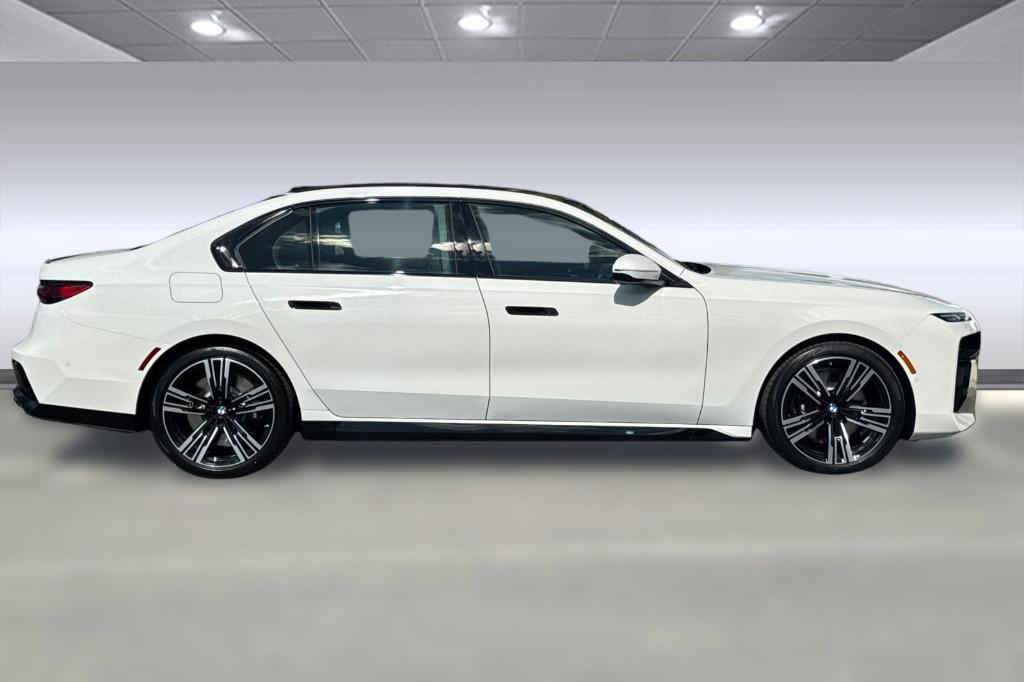 new 2025 BMW 760 car, priced at $139,175