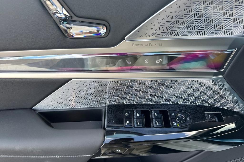 new 2025 BMW 760 car, priced at $139,175