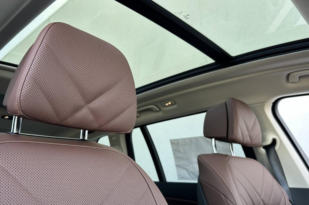 new 2025 BMW X7 car, priced at $92,700