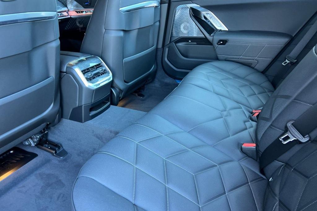 new 2025 BMW 760 car, priced at $139,175