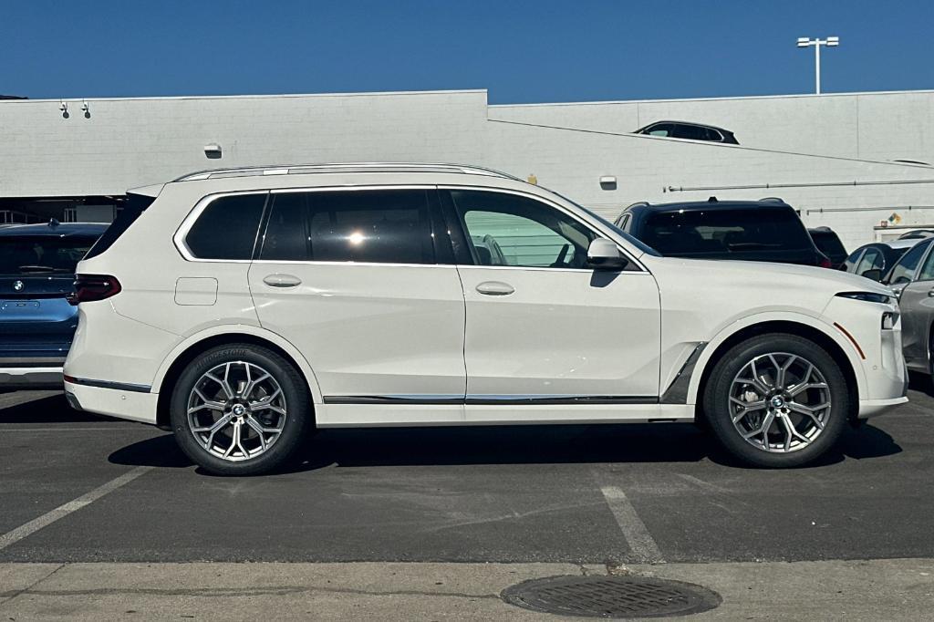 new 2025 BMW X7 car, priced at $95,425