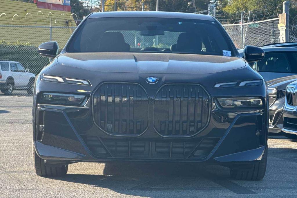 new 2025 BMW 760 car, priced at $136,650