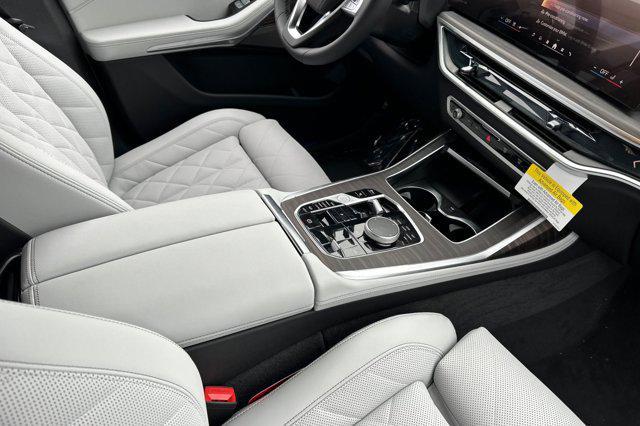new 2025 BMW X7 car, priced at $93,700