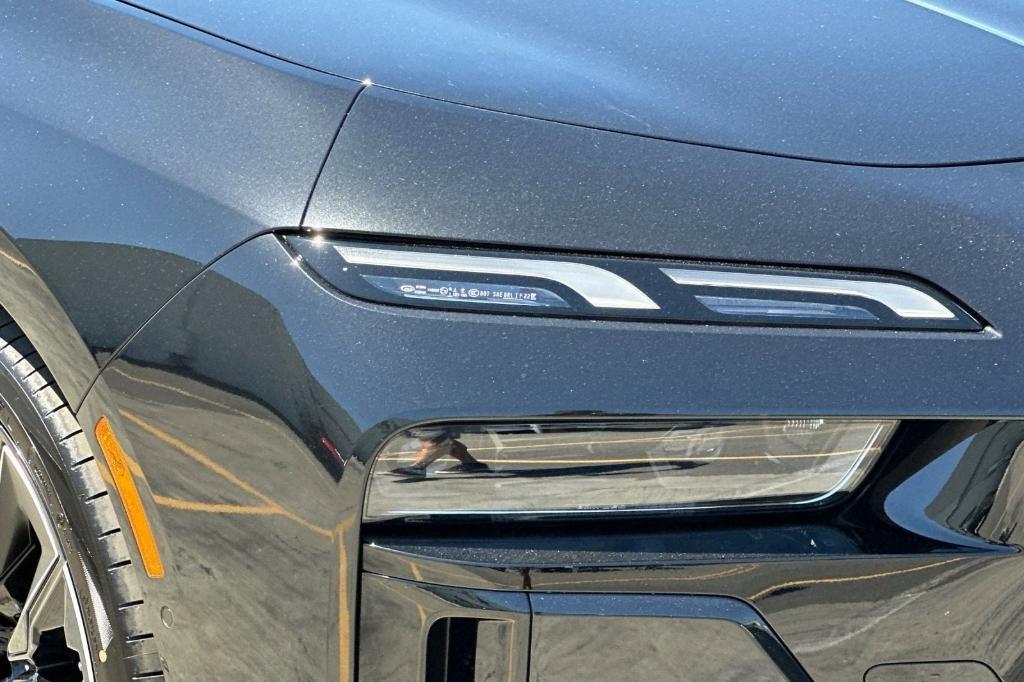 new 2025 BMW 760 car, priced at $139,125