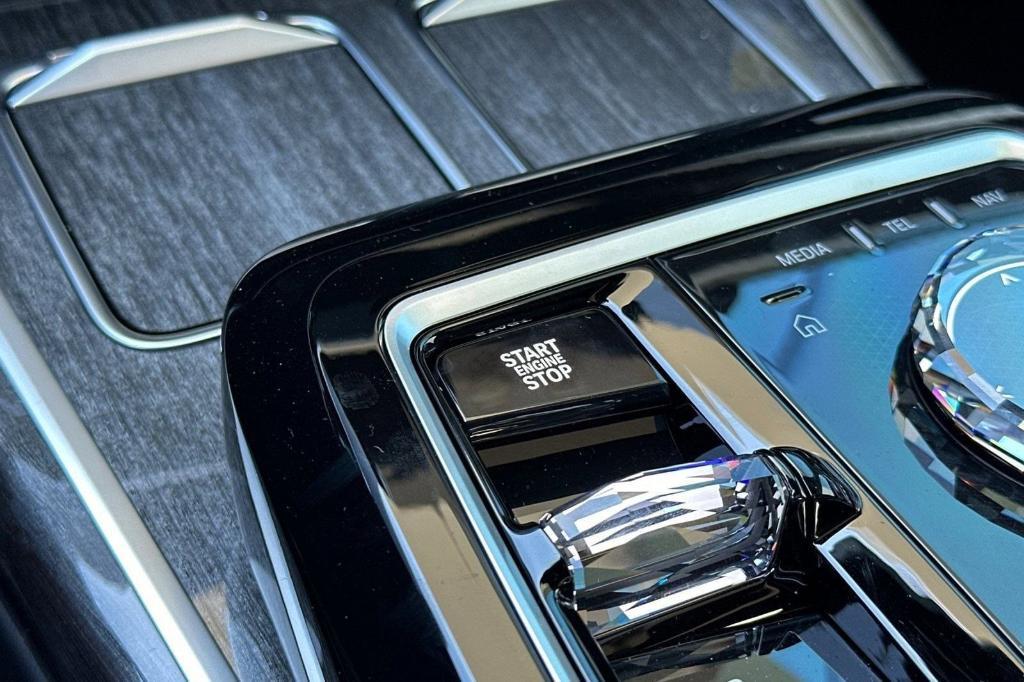 new 2025 BMW 760 car, priced at $139,125