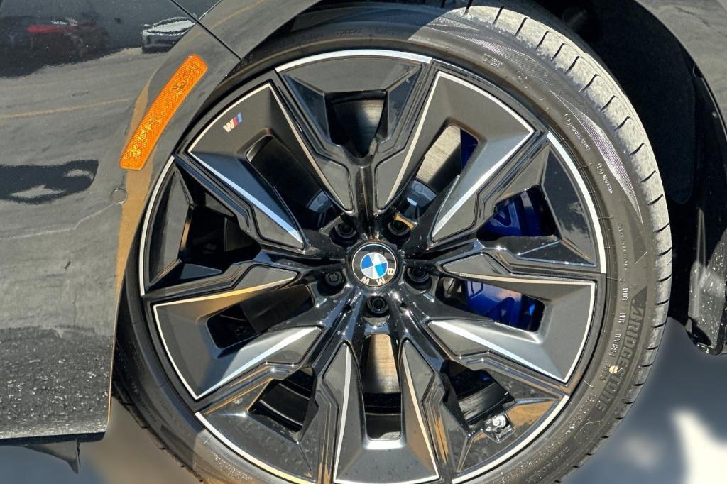 new 2025 BMW 760 car, priced at $139,125