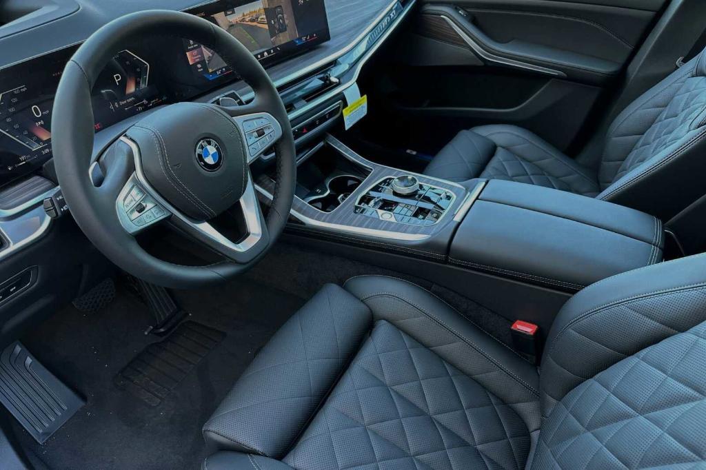 new 2025 BMW X7 car, priced at $92,670