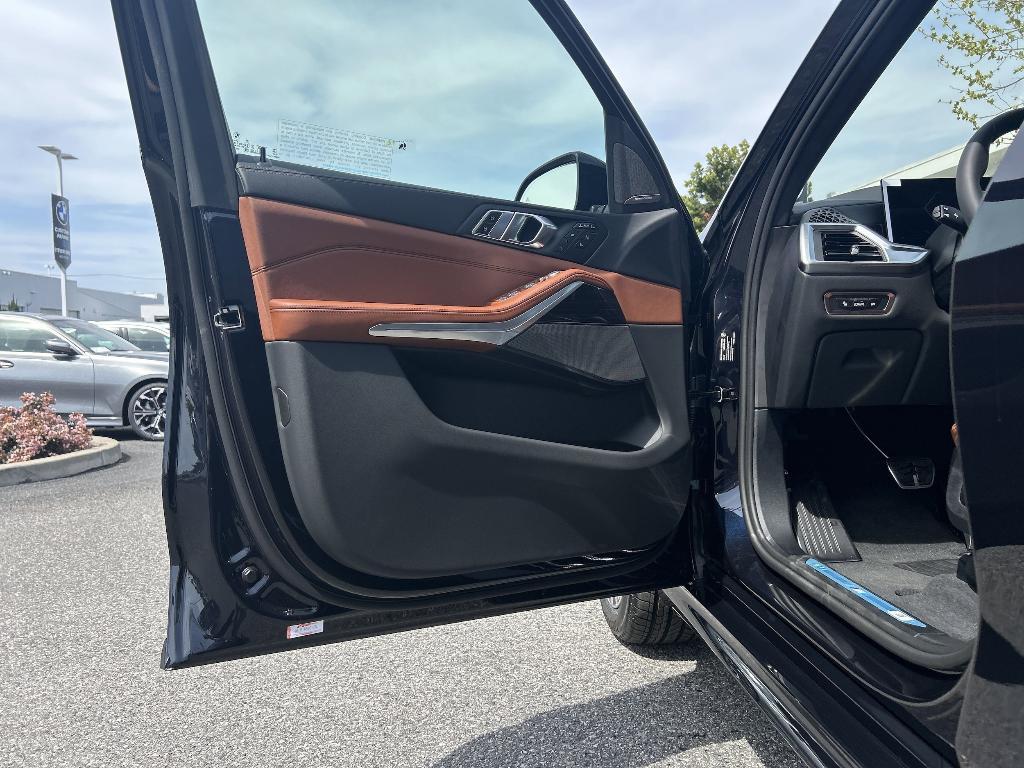 new 2025 BMW X7 car, priced at $100,500